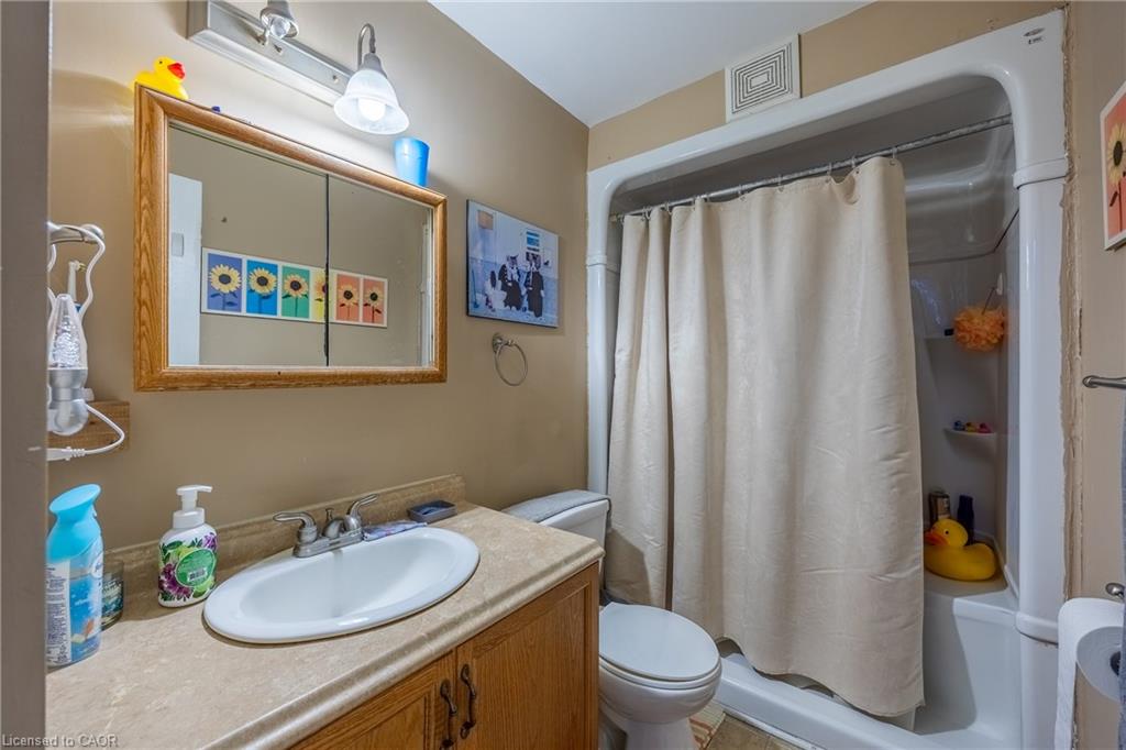 302 Simcoe Street Property Photo 7