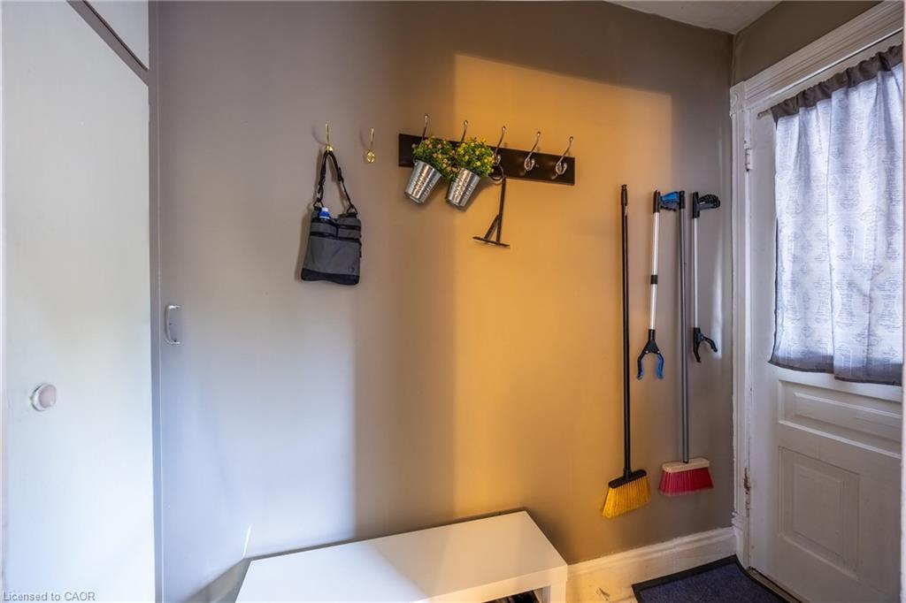 302 Simcoe Street Property Photo 8