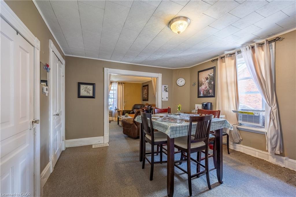302 Simcoe Street Property Photo 9