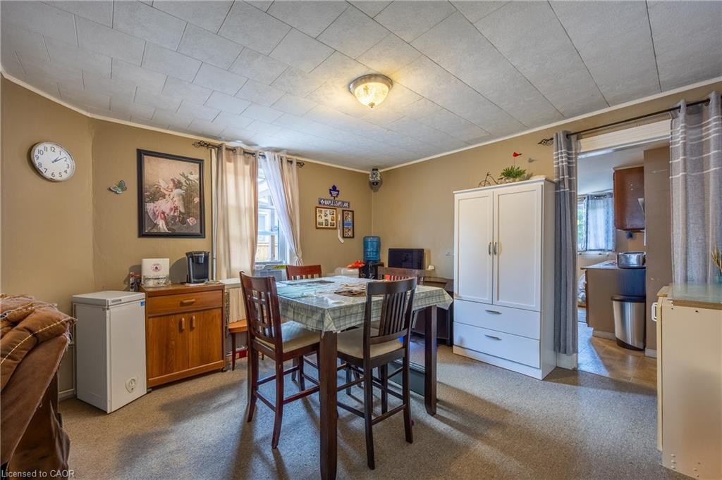 302 Simcoe Street Property Photo 10