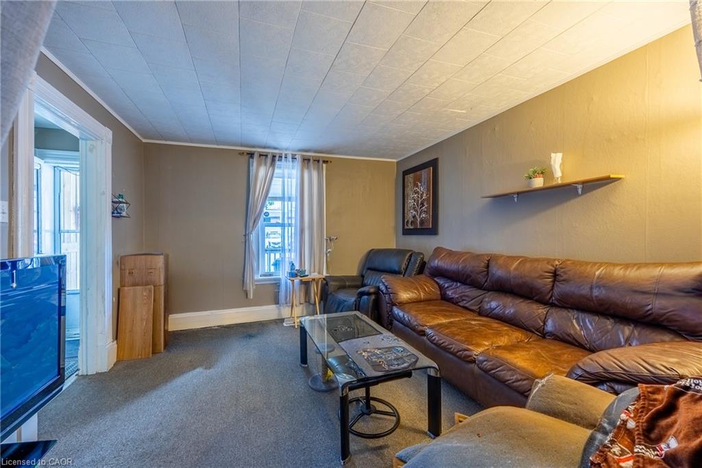 302 Simcoe Street Property Photo 11