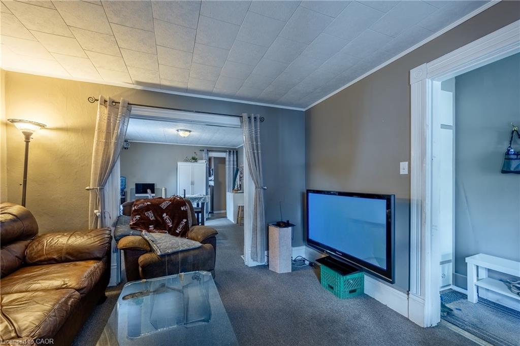 302 Simcoe Street Property Photo 12