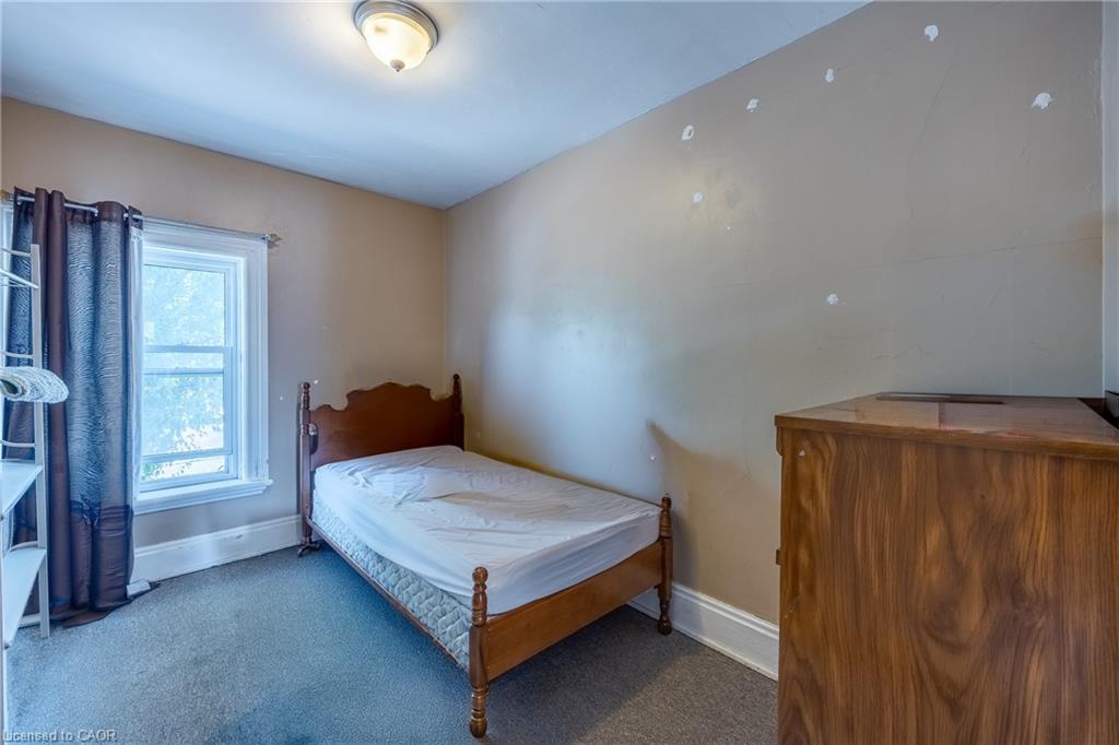 302 Simcoe Street Property Photo 16
