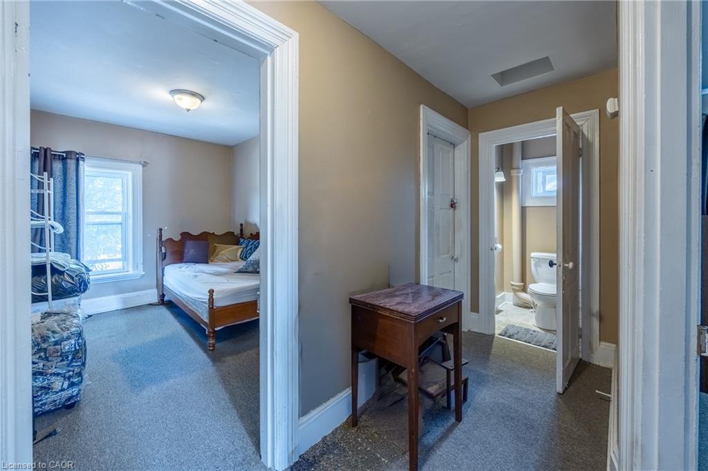 302 Simcoe Street Property Photo 17