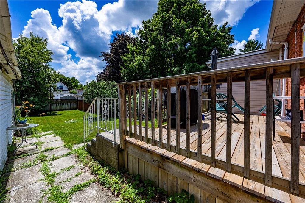 302 Simcoe Street Property Photo 22