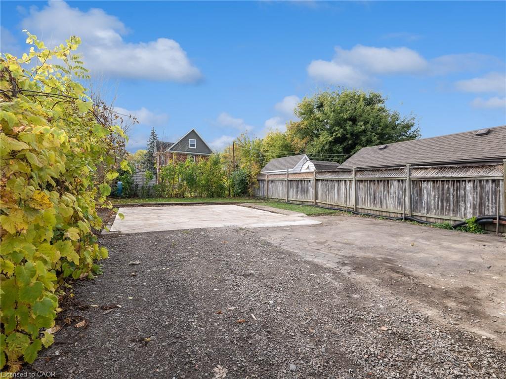 7 Maitland Street Property Photo 9