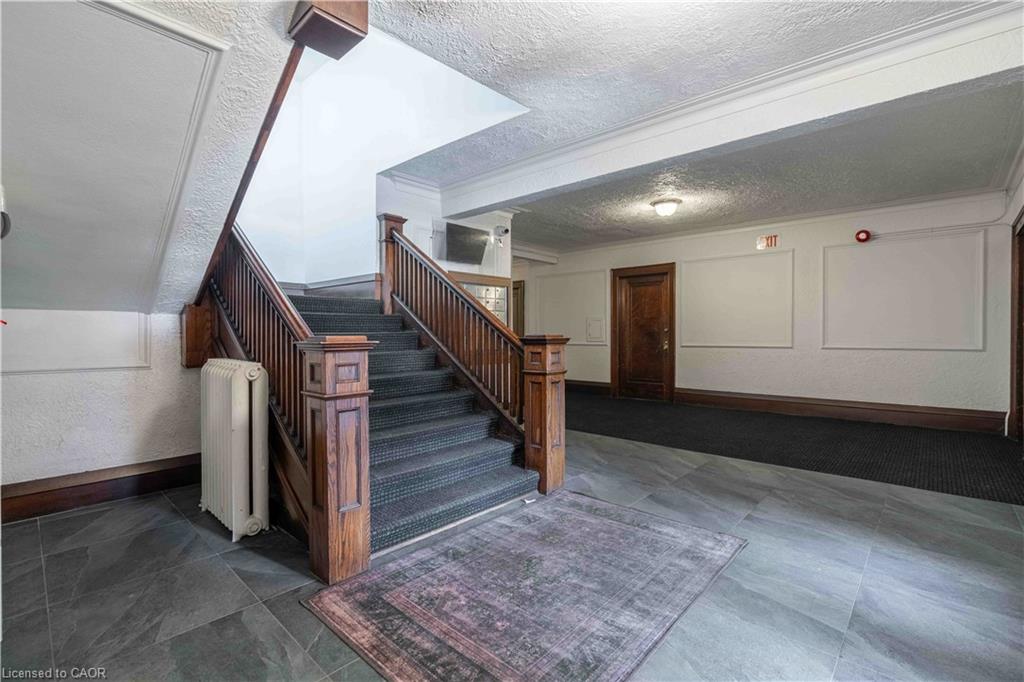 4-285 King Street W Property Photo 7