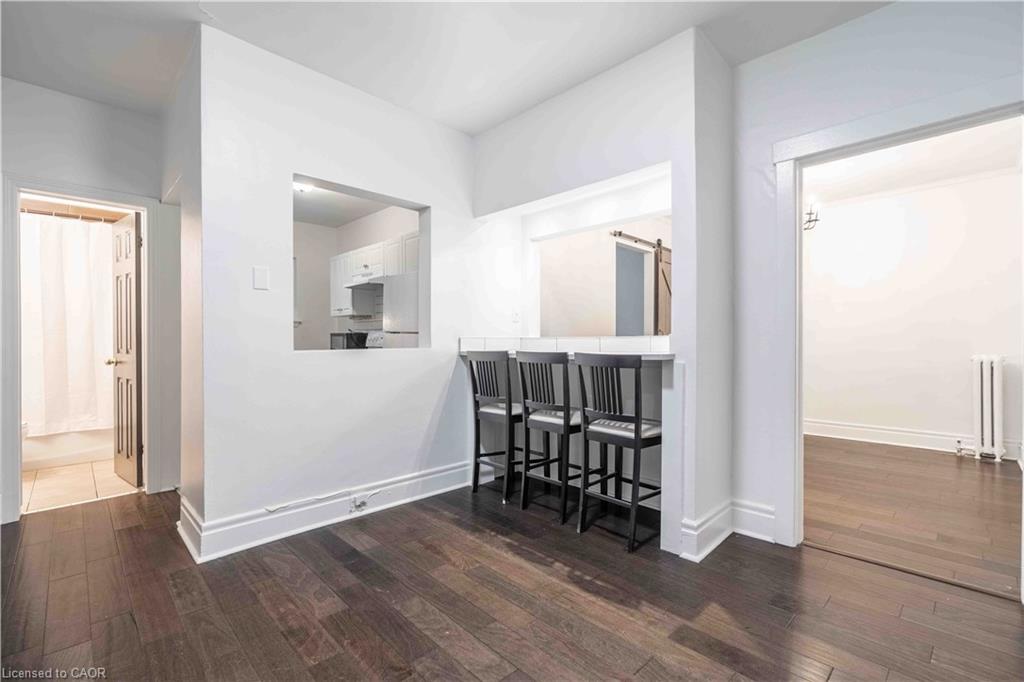 4-285 King Street W Property Photo 8