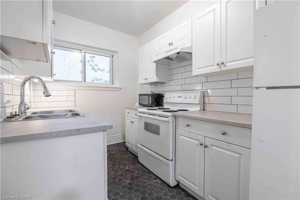 4-285 King Street W Property Photo 12