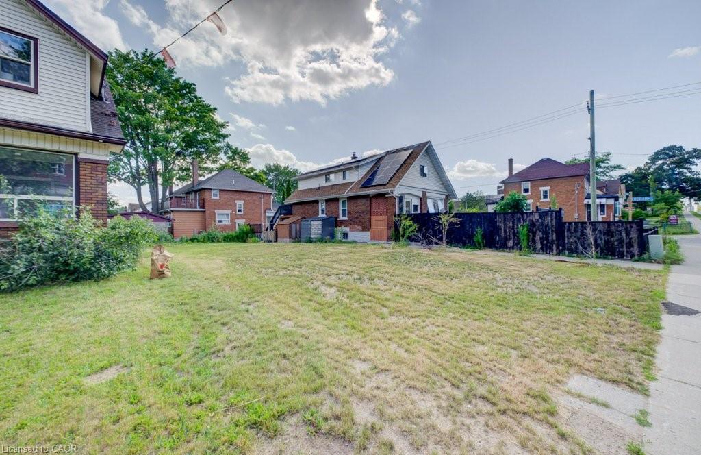 153 Courtland Avenue E Property Photo 10