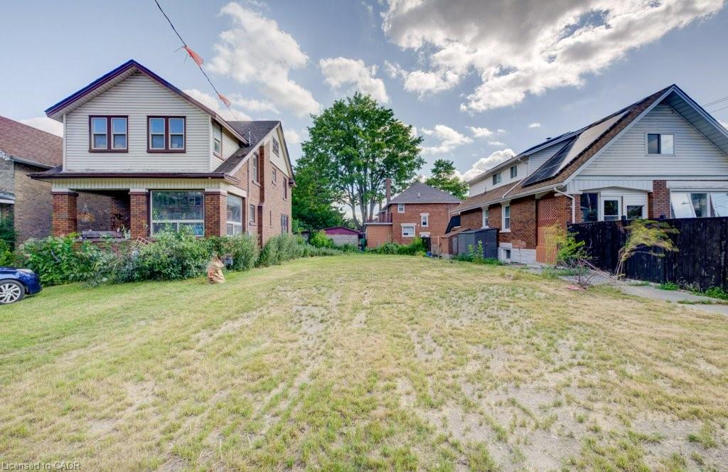 153 Courtland Avenue E Property Photo 11