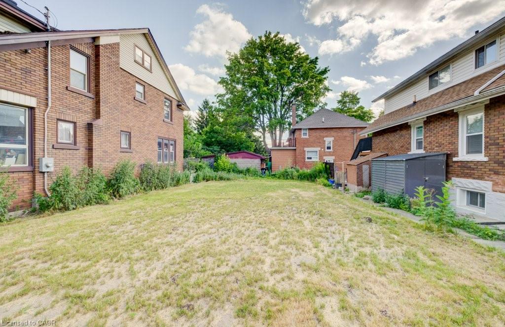 153 Courtland Avenue E Property Photo 12
