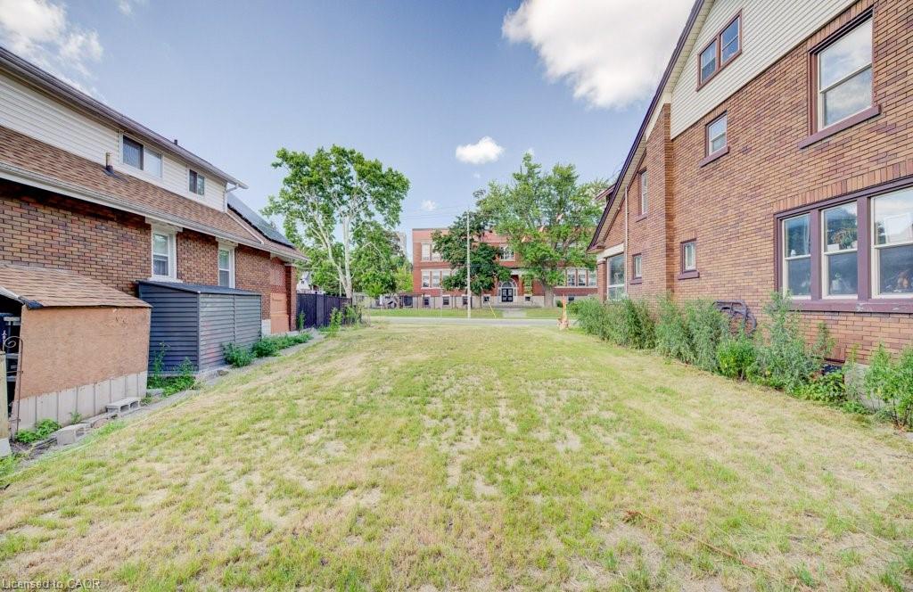 153 Courtland Avenue E Property Photo 14