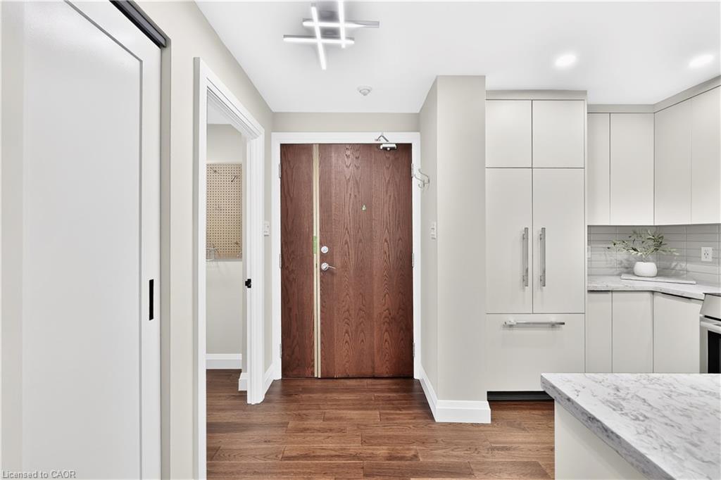 407-2511 Lakeshore Road W Property Photo 4