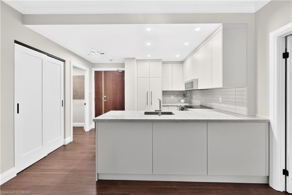 407-2511 Lakeshore Road W Property Photo 5