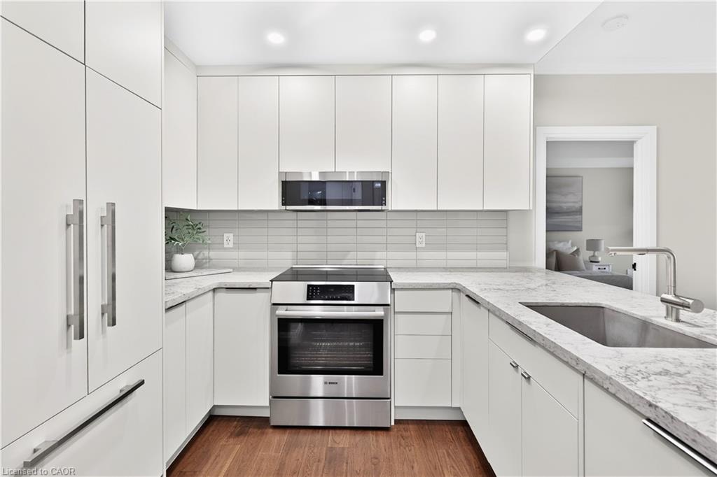 407-2511 Lakeshore Road W Property Photo 7