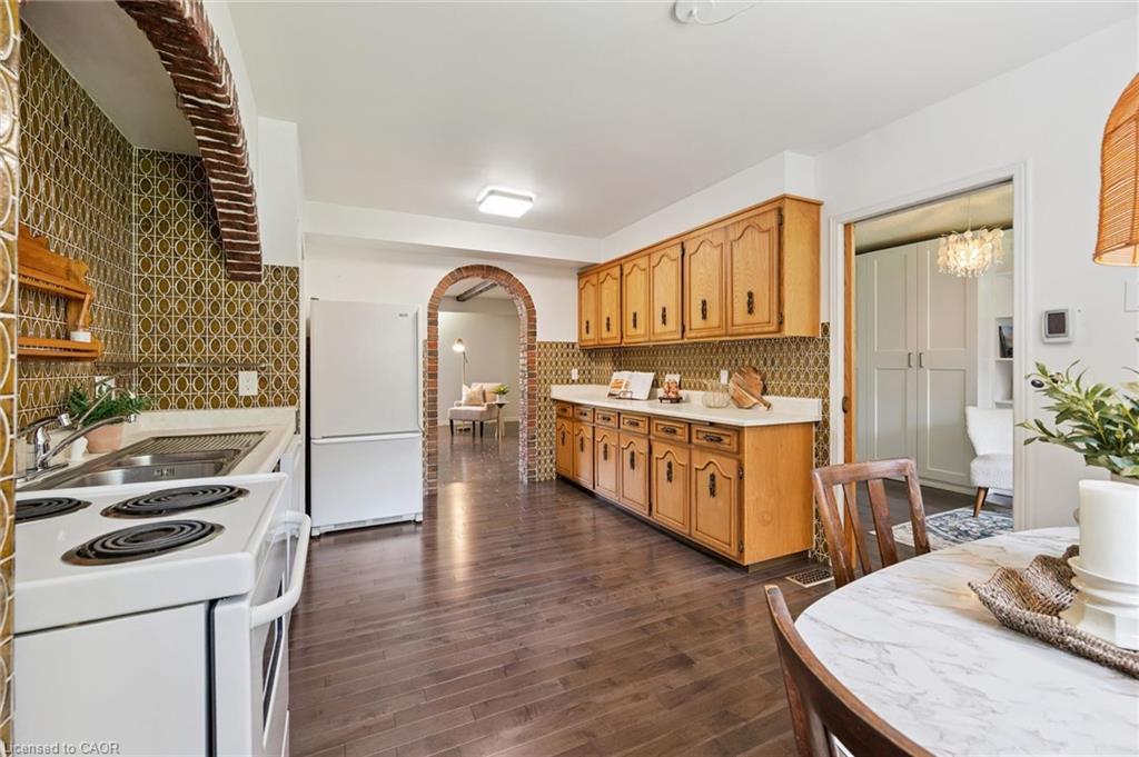 164 Bridge Street W Property Photo 11