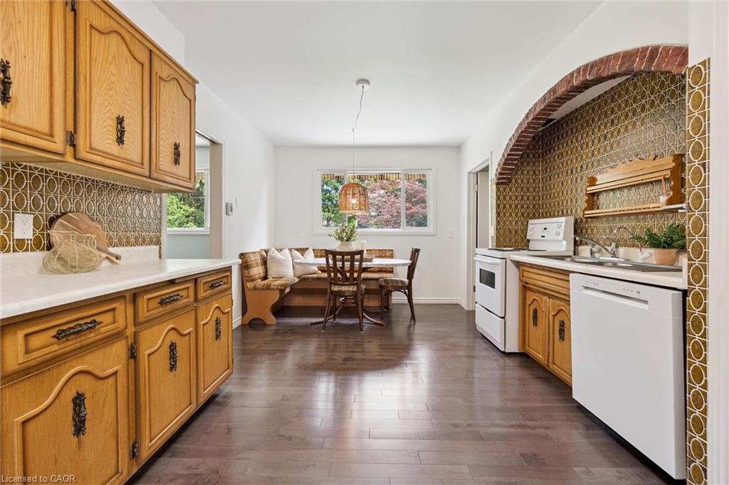 164 Bridge Street W Property Photo 13