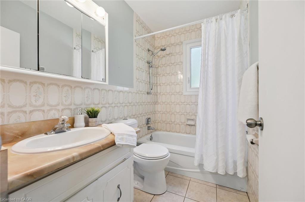 164 Bridge Street W Property Photo 23
