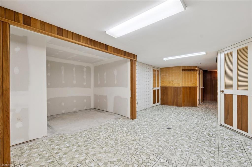 164 Bridge Street W Property Photo 25