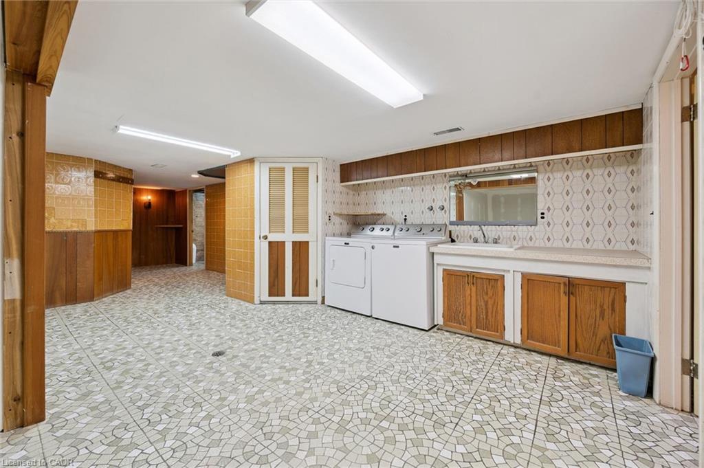 164 Bridge Street W Property Photo 26