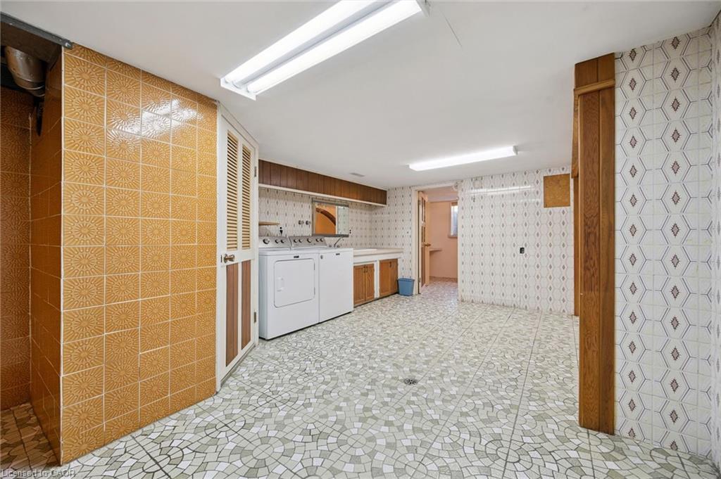 164 Bridge Street W Property Photo 27