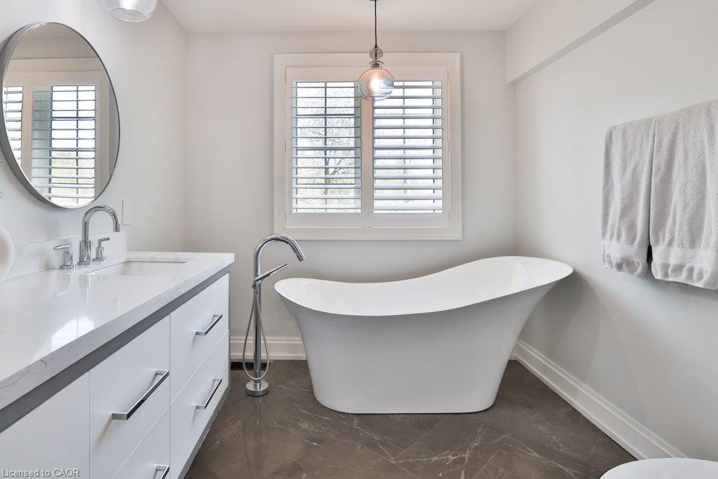 6 Iroquois Avenue Property Photo 13