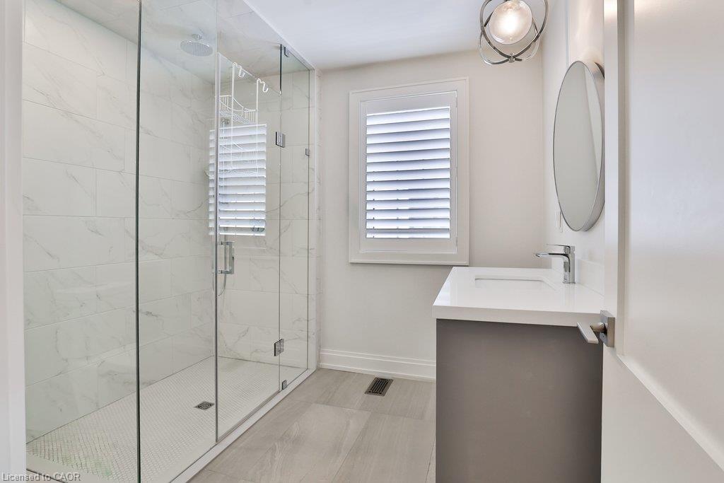 6 Iroquois Avenue Property Photo 17