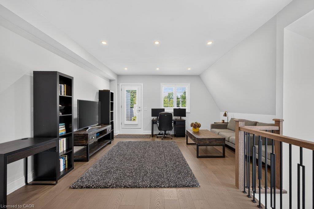 6 Iroquois Avenue Property Photo 20
