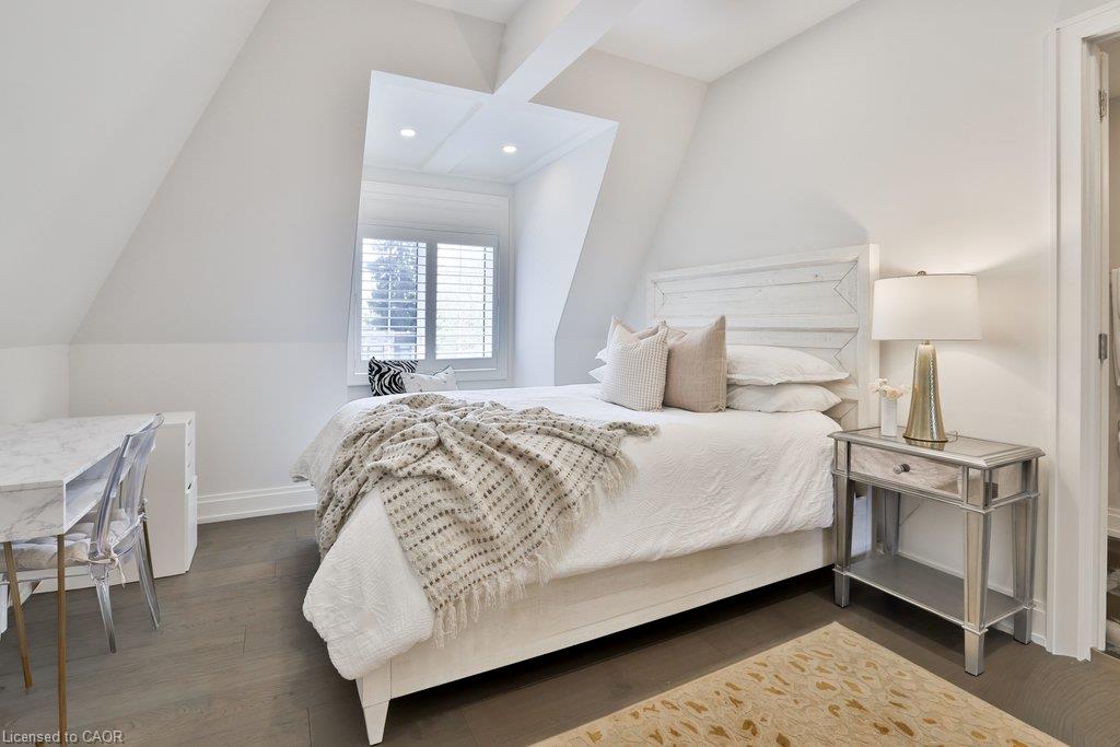 6 Iroquois Avenue Property Photo 23