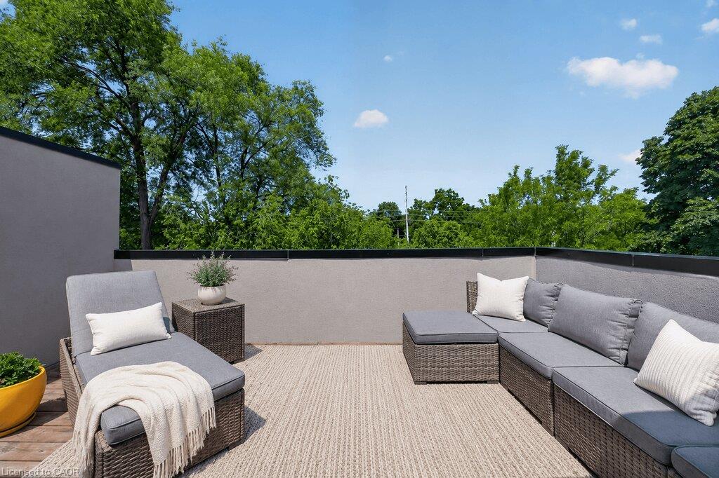 6 Iroquois Avenue Property Photo 25