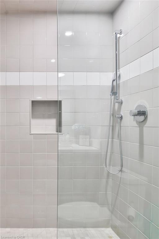6 Iroquois Avenue Property Photo 29