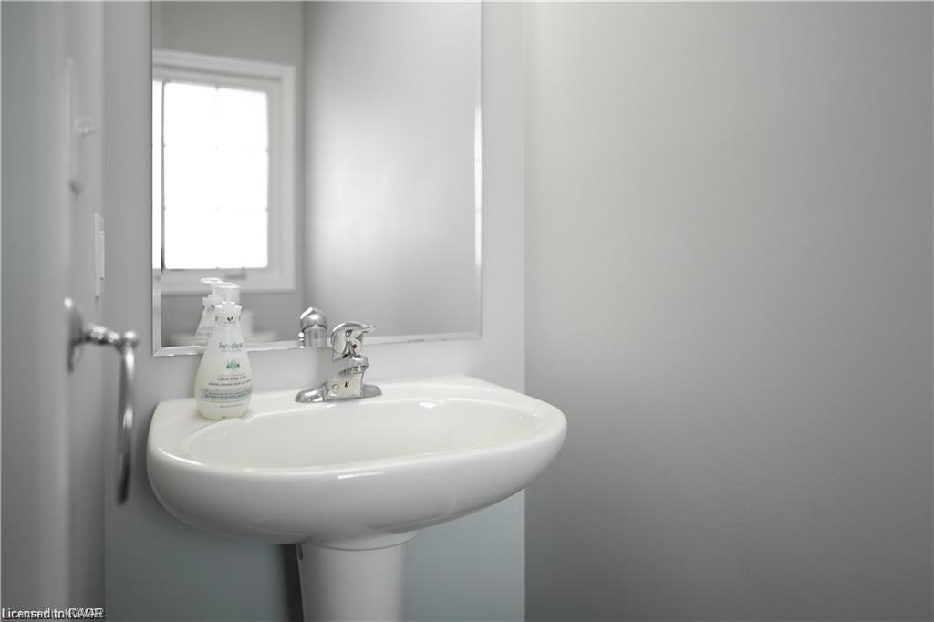 76 Meadowridge Street Property Photo 5