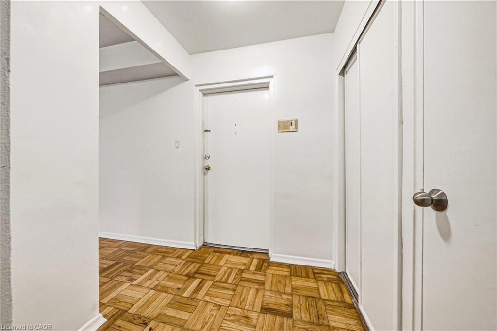 107-325a James Street S Property Photo 6