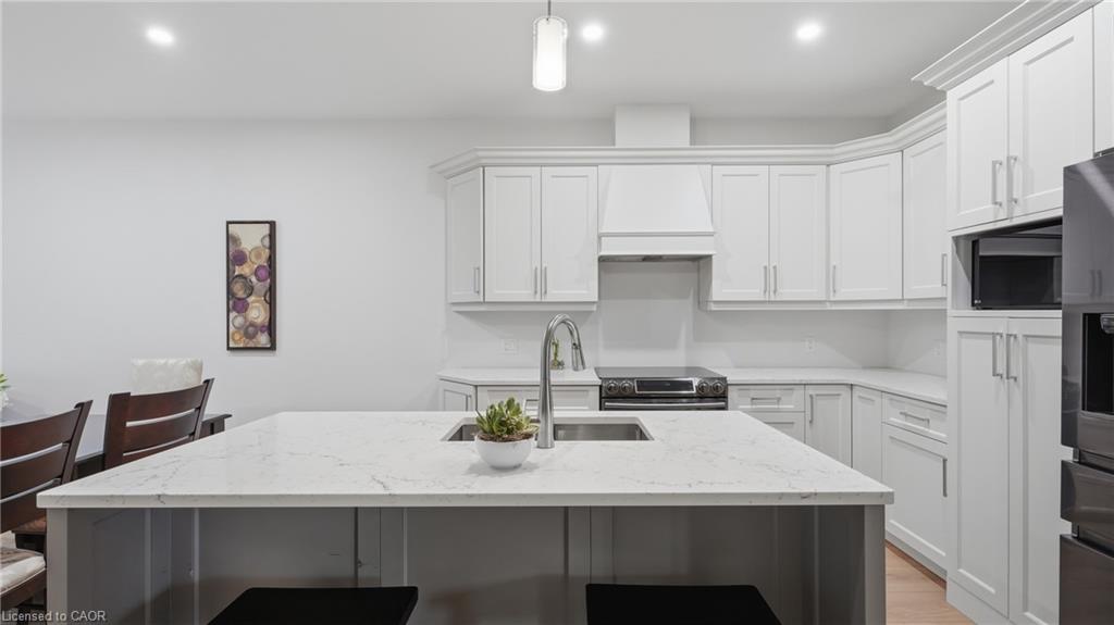 1055 Bay Street Property Photo 7