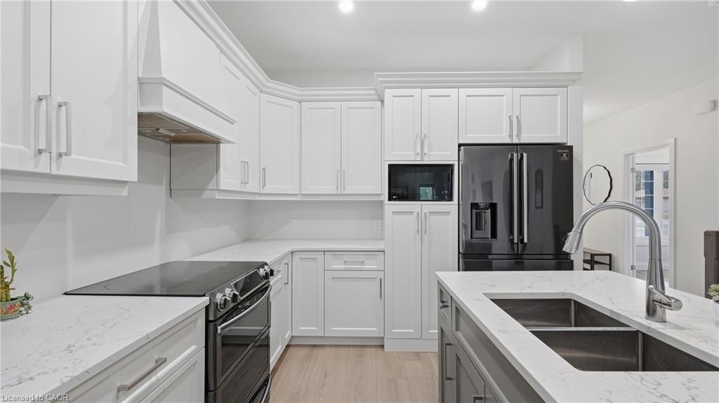 1055 Bay Street Property Photo 8