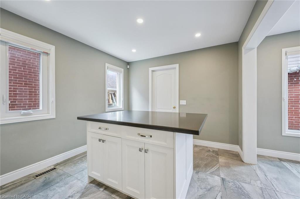2456 Sixth Line Property Photo 11