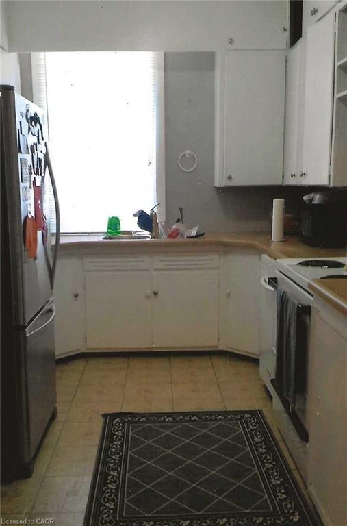 16 Wellington Street E Property Photo 5