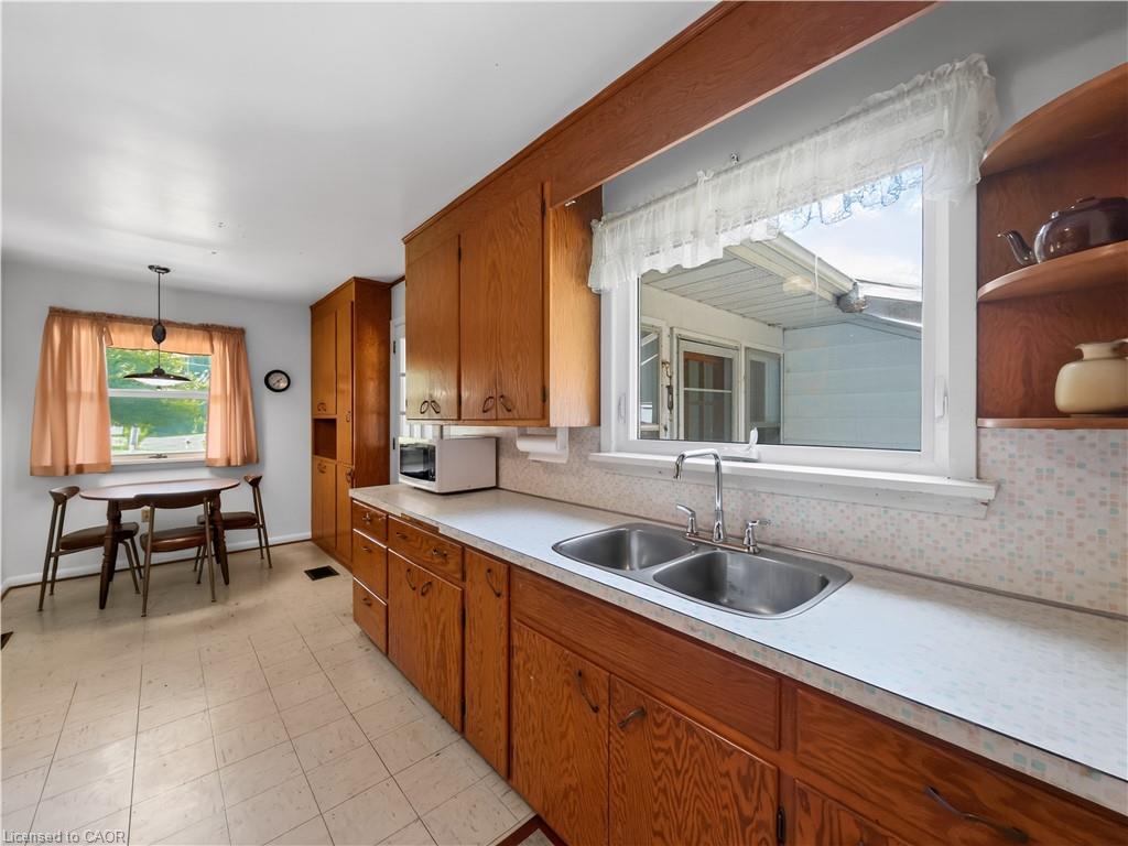 10 Sunninghill Drive Property Photo 15