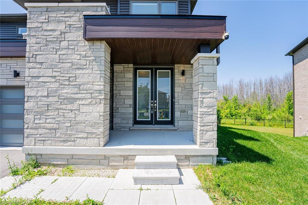 13 Del Ray Crescent Property Photo 2