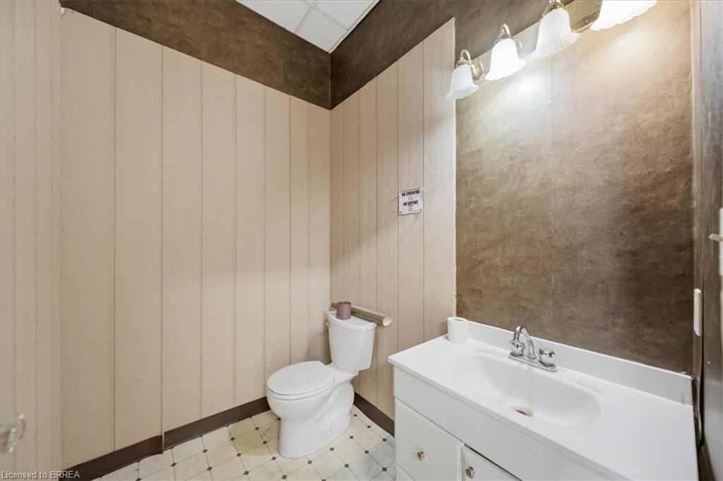 48 Grand River Street N Property Photo 10