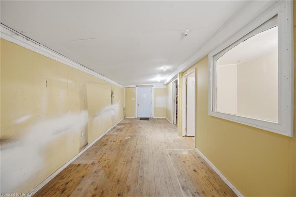48 Grand River Street N Property Photo 15