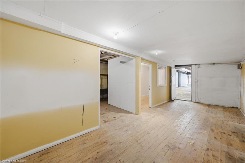 48 Grand River Street N Property Photo 16