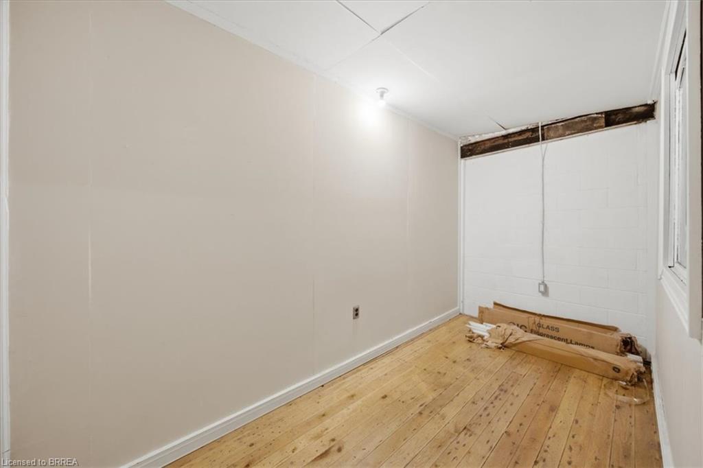 48 Grand River Street N Property Photo 17