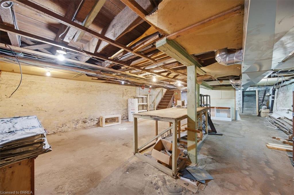 48 Grand River Street N Property Photo 21