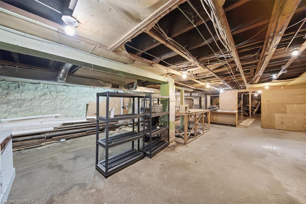48 Grand River Street N Property Photo 22