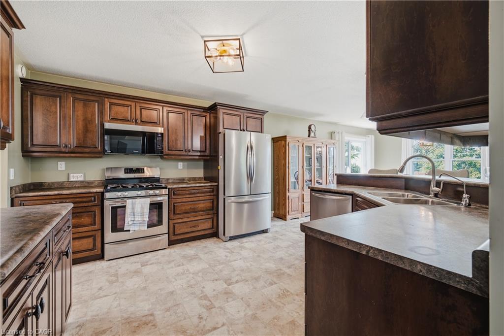 14 Regency Drive Property Photo 12