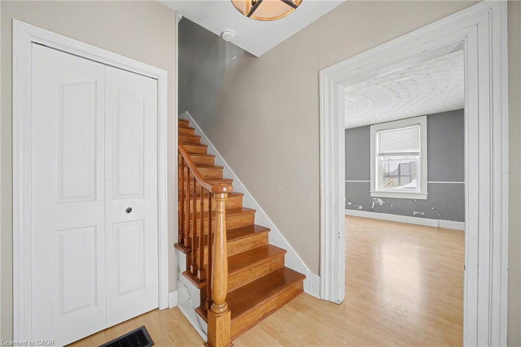 76 Main Street E Property Photo 7