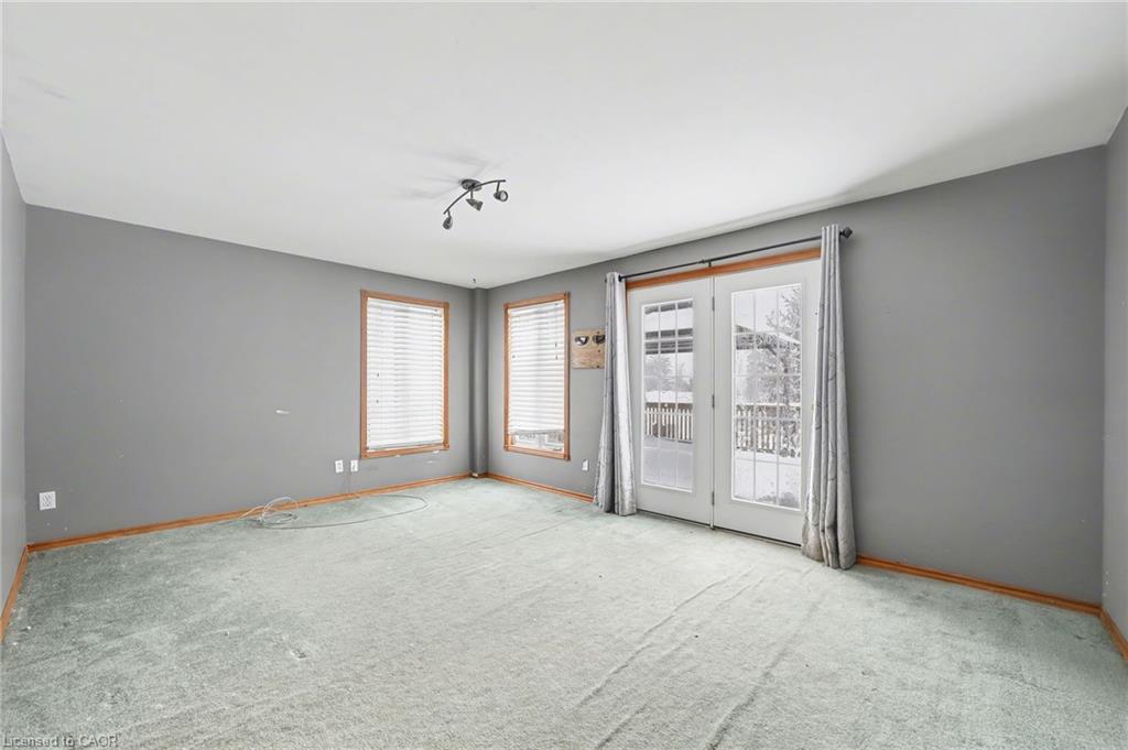 76 Main Street E Property Photo 17