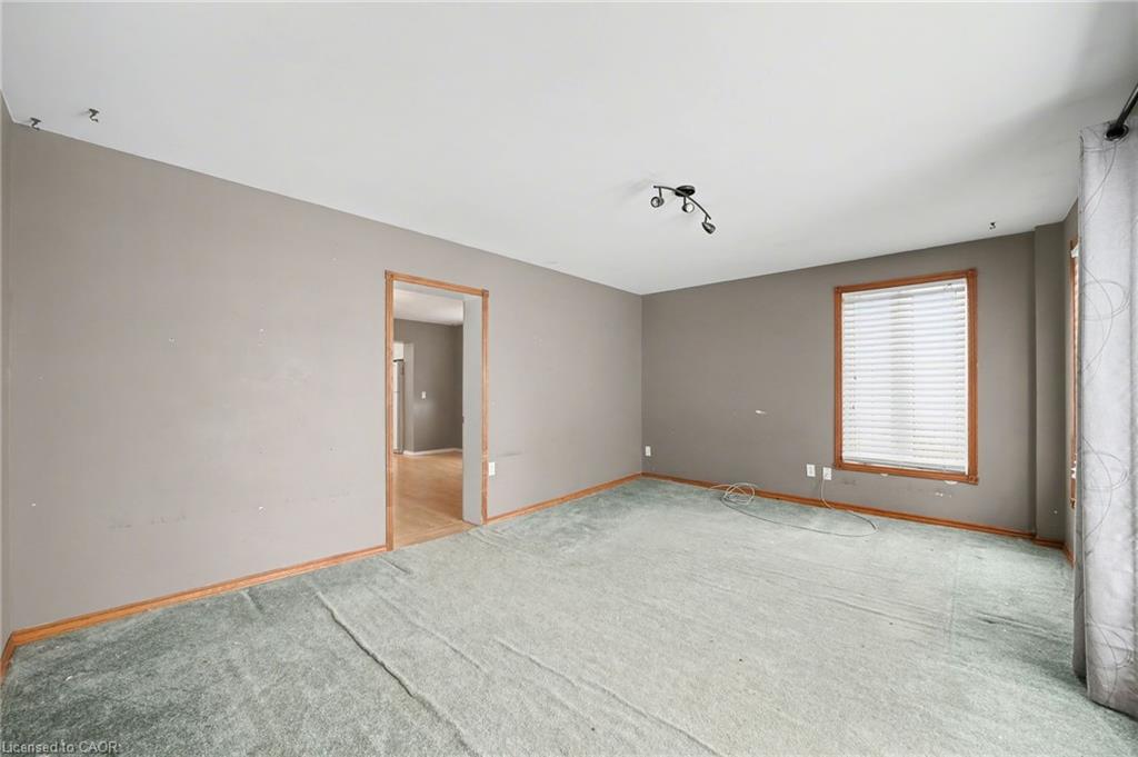 76 Main Street E Property Photo 18
